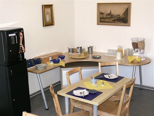 A Bed Privatzimmer Dresden - Nichtraucherpension Bagian luar foto